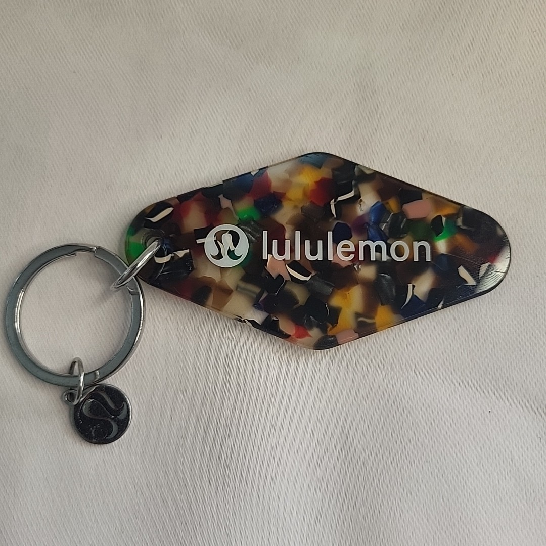 Lululemon Diamond Shaped Hotel Keychain Live In Moment - Gem