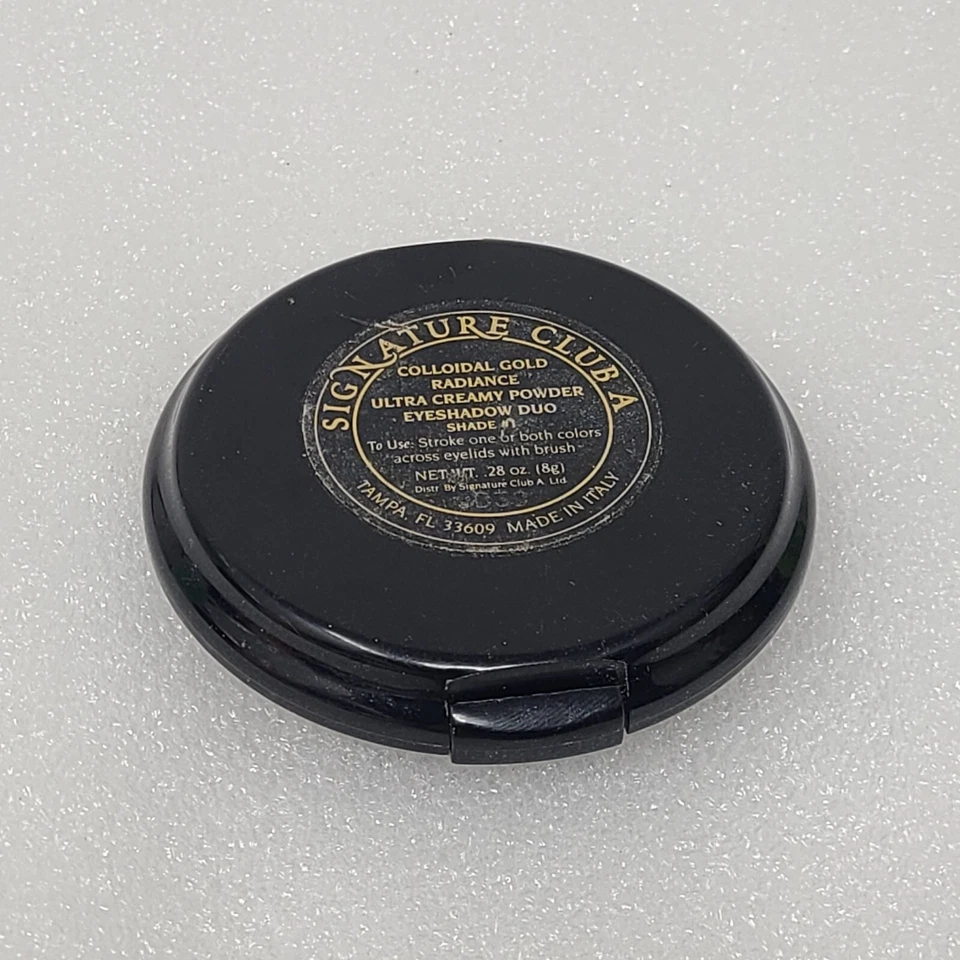 Sombra de ojos en polvo ultra cremosa Signature Club A Coloidal Gold Radiance dúo #1 Foto 3 de 3