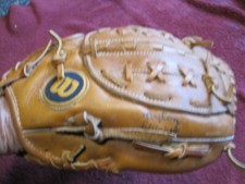 Wilson A2600 Fieldmaster Cowhide Leather Baseball Glove Right Hand Throw