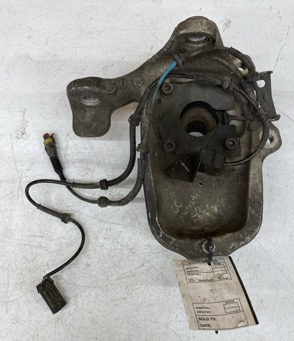 * 03-10 Maserati Quattroporte M139 Front Right Side Spindle Knuckle Hub 242605