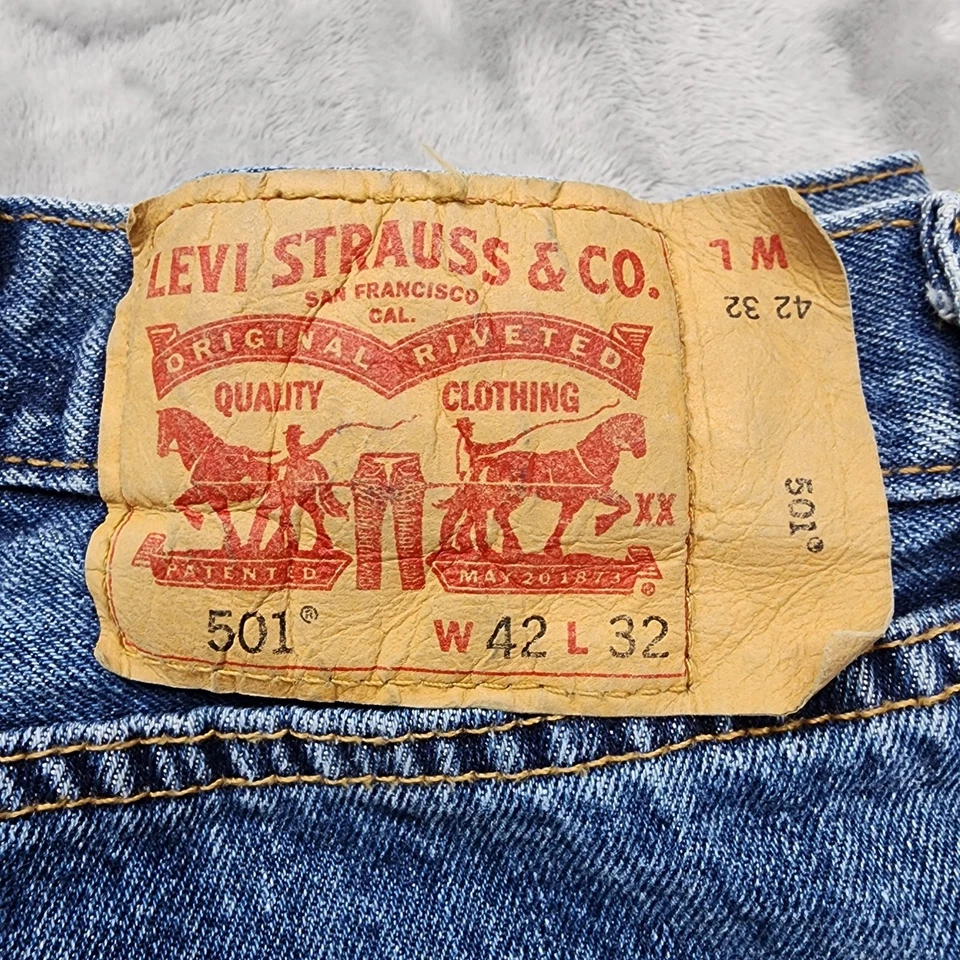 Vintage Levi's 501 XX Button Fly Denim Jeans Size W42 L32 Blue Straight Cotton - Image 4 of 4