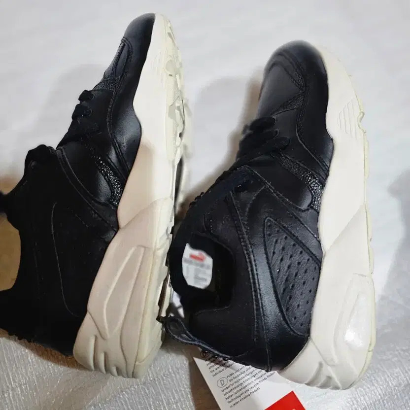 Puma Blaze of Glory Decor Women's Sneakers Black & White