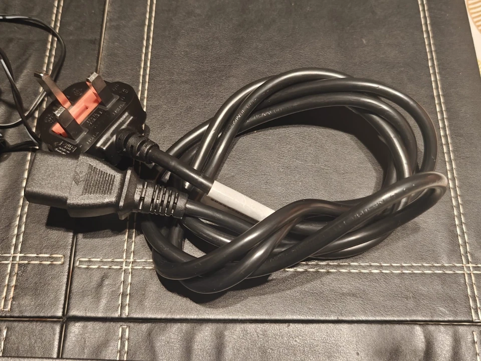 NETGEAR GS110TPv3 8 port PoE Managed Network Ethernet Switch SFP Uplinks UK PSU - Image 4 of 4