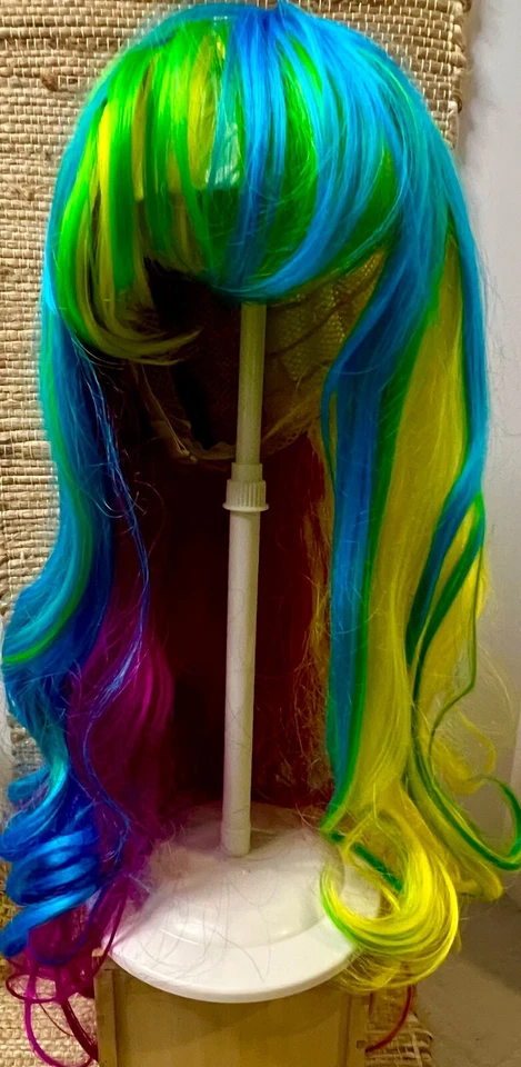 Peluca Leg Ave. Color Arco Iris Largo Fibra Sintética Disfraz Con Golpes Foto 4 de 4