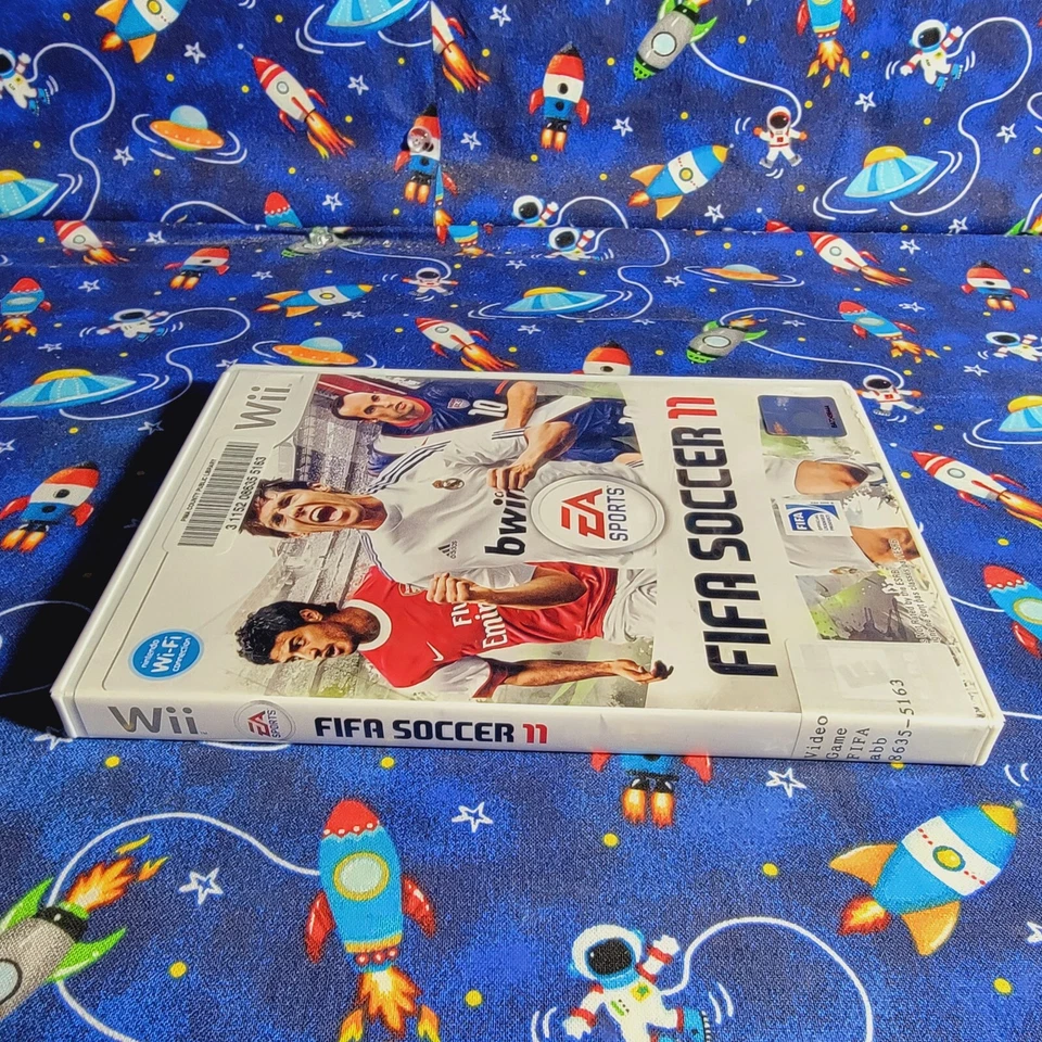 FIFA Soccer 11 (Nintendo Wii, 2010) Complete In Box with Instruction Manual - Image 4 of 4