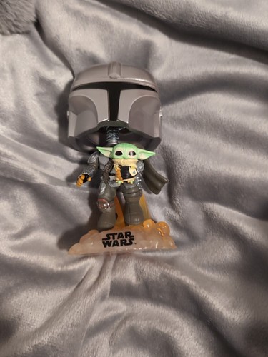 FUNKO POP Star Wars The Mandalorian w/The Child & Jet Pack Grogu #402 - LOOSE