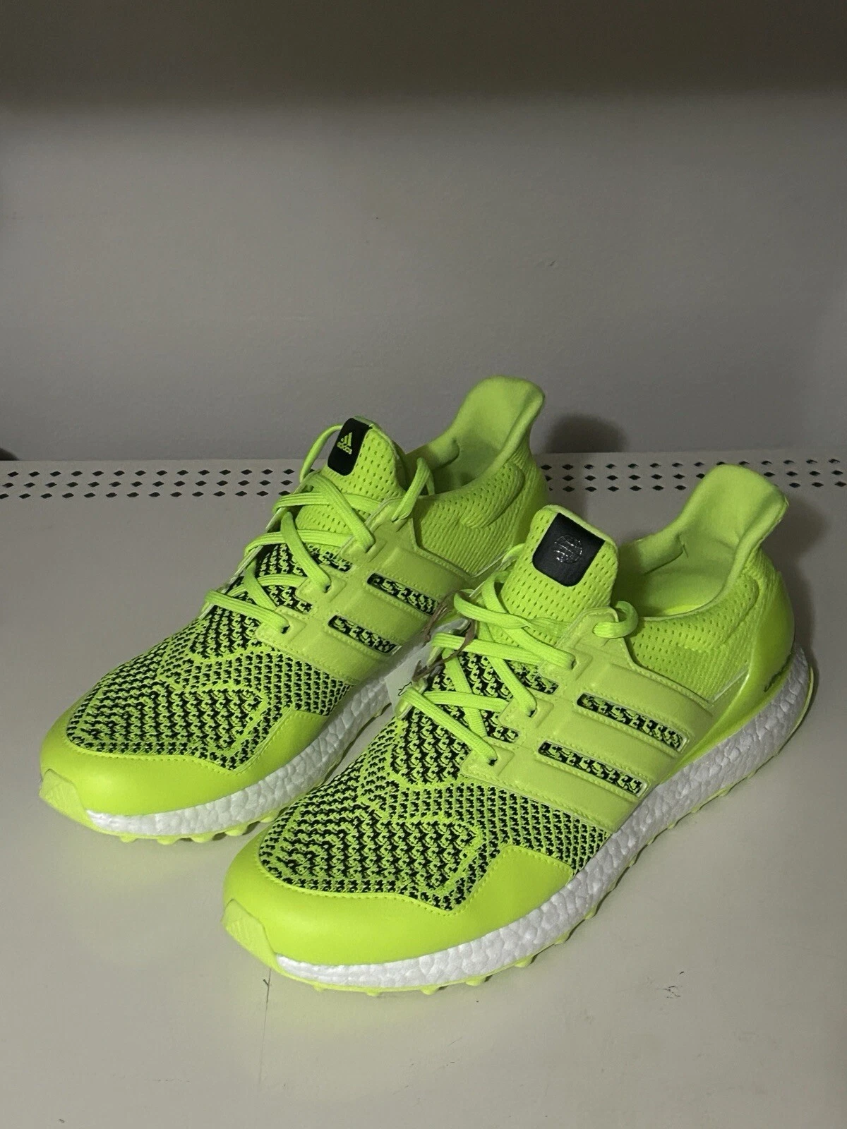 Nuove scarpe da golf Adidas da uomo taglia 9 5 ULTRABOOST SENZA PUNTE limone nero IE2136