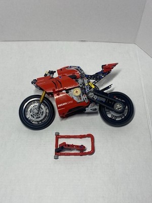 LEGO TECHNIC: Ducati Panigale V4 R (42107)