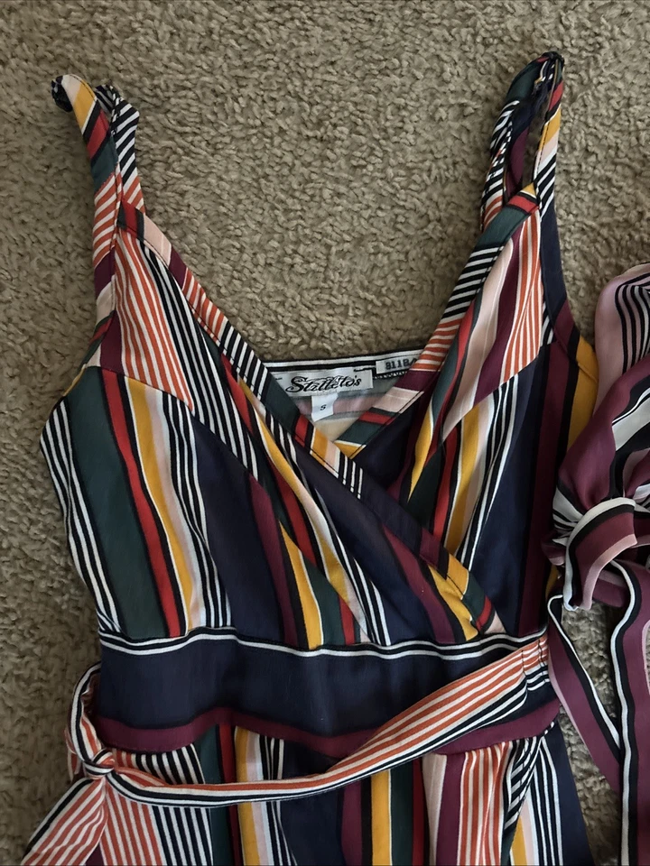 LOTE de 3 macacões. feminino/júnior. tamanho pequeno e extra pequeno. moderno e bonito - Imagem 2 de 4