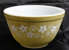 VTG PYREX 1 1/2 pt Mixing Bowl #401 Spring Blossom Crazy Daisy Green cottagecore