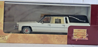 GLM Stamp Models 1980 Cadillac Superior Leichenwagen weiß mit schwarzem Dach 1:43