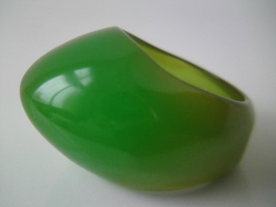 Art Deco Stil Bakelit / Plexiglas Kunststoff apfelgrün Kuppelring