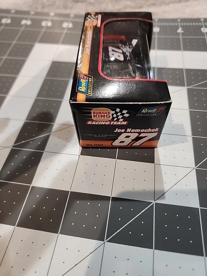 Chevrolet Monte Carlo Joe Nemechek 1996 Revell escala 1:64 #87 Burger King Foto 4 de 4
