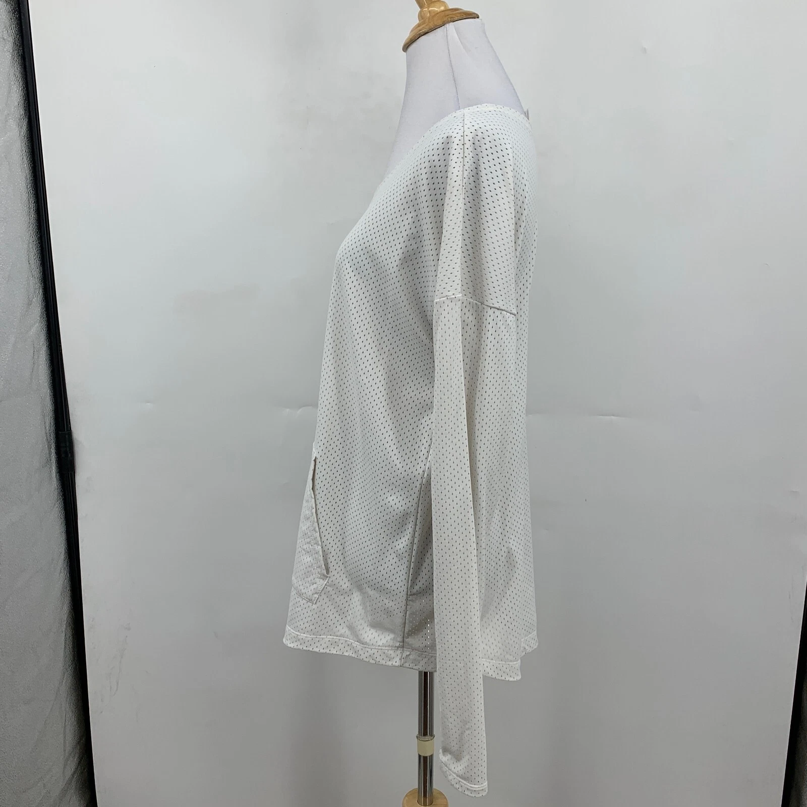 lole stretch long sleeve mesh kangaroo pocket vented shirt