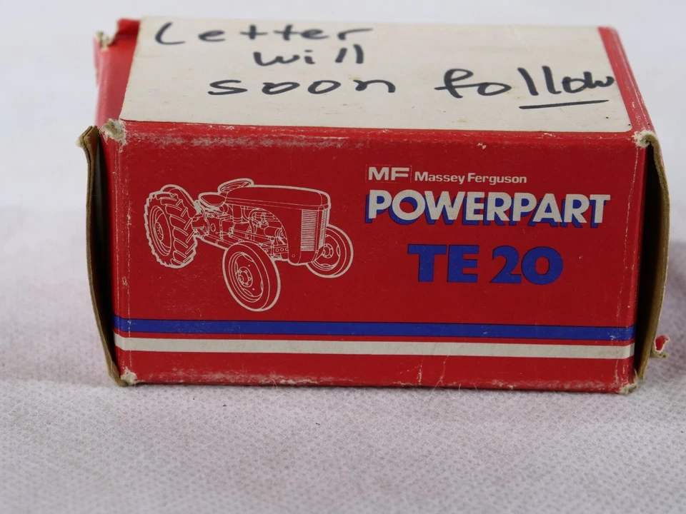 Trattore Massey Ferguson Powerpart TE20 Con Aratro In Scatola Raro 1/43 - Immagine 3 di 4