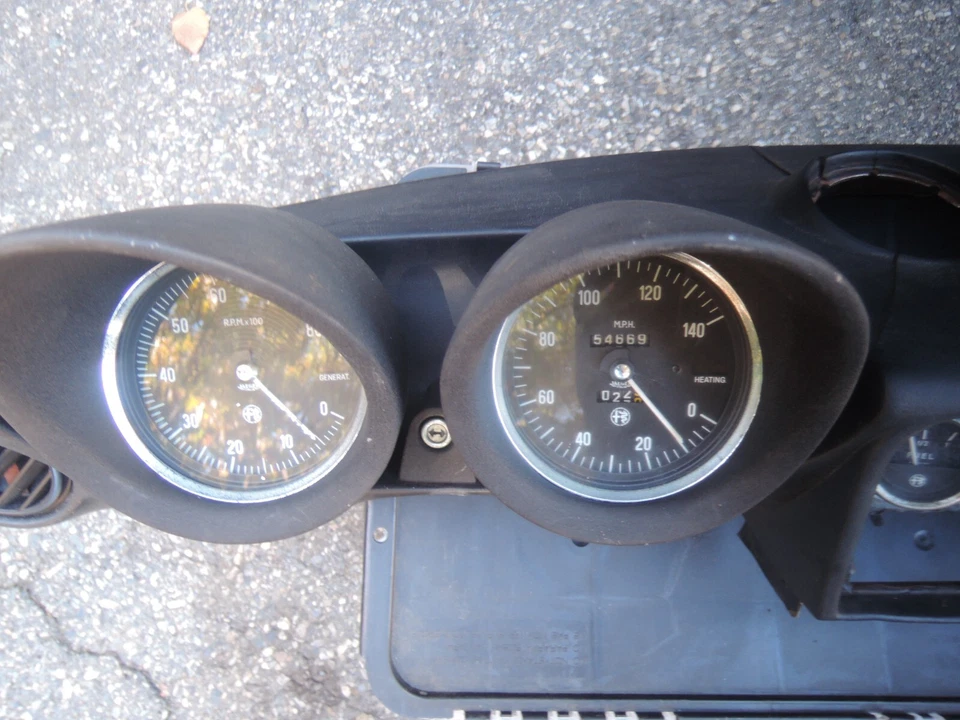 ALFA ROMEO 1977 SPIDER 2000 Used Original DASHBOARD with GAUGES Core to Restore — 第 3/4 张图片