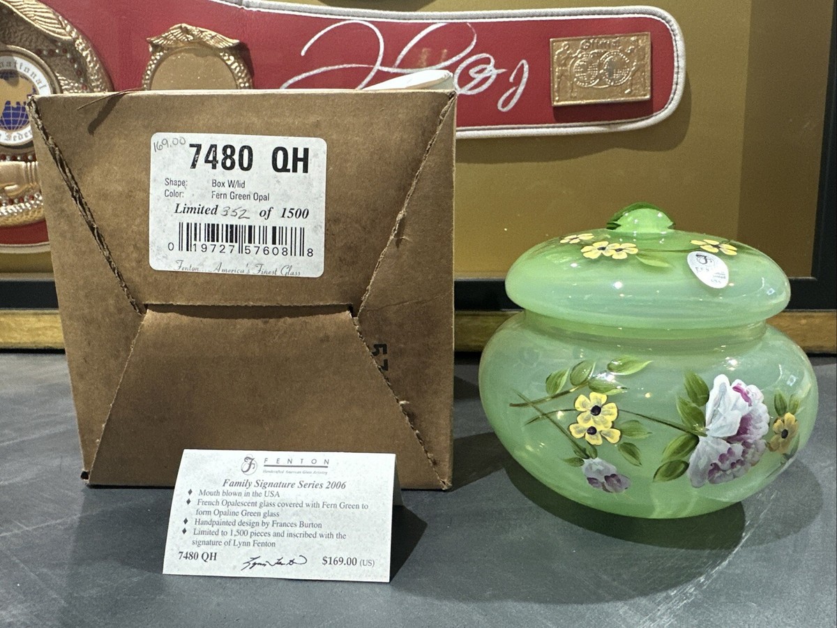 2006 Fenton Puff Powder Box Fern Green Glass Family Signature
