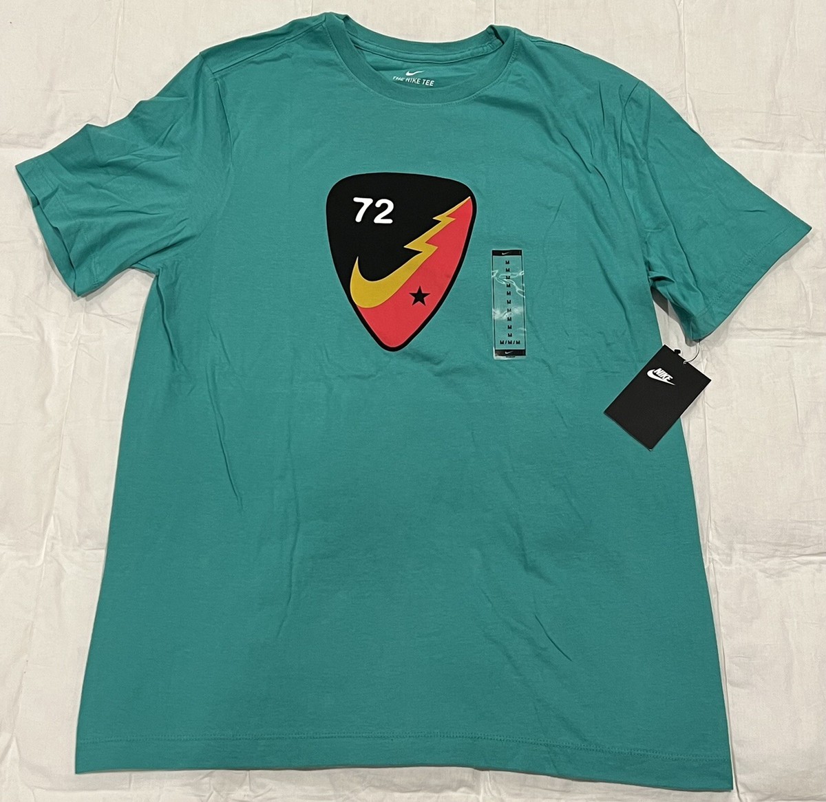 Nike Mens Graphic Tee Shirt Green 72 shield logo NWT Size M
