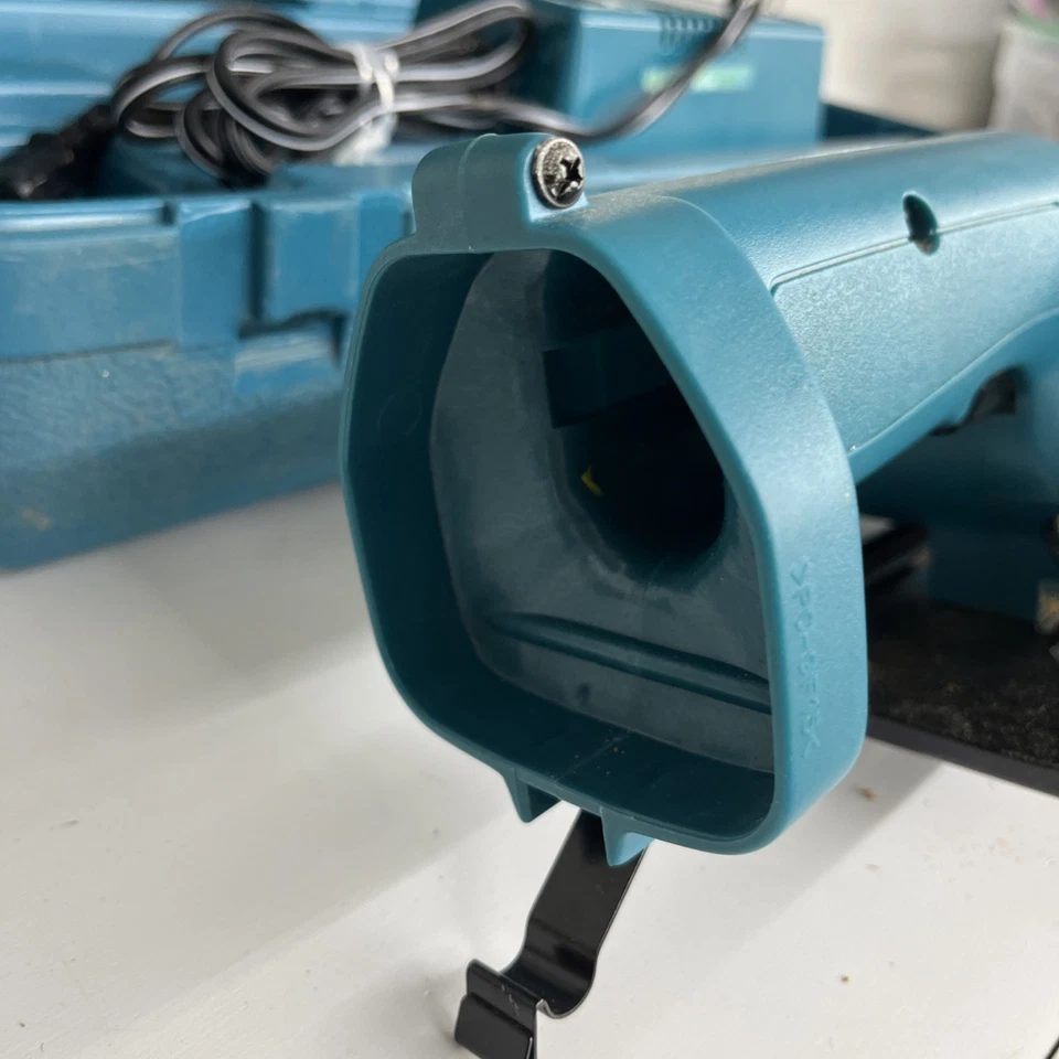 Kit de Sierra Circular Inalámbrica Makita 5091D 12V con Cargador y Estuche - Probado Foto 4 de 4