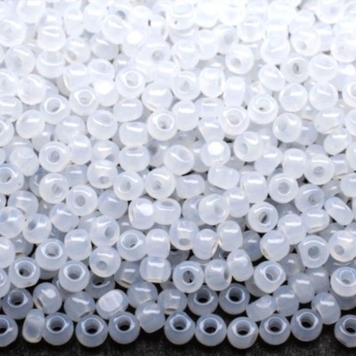 6/0 02090 Preciosa Tschechische kleine Glasperlen Rocailles 4,1 mm. Weiß blic...