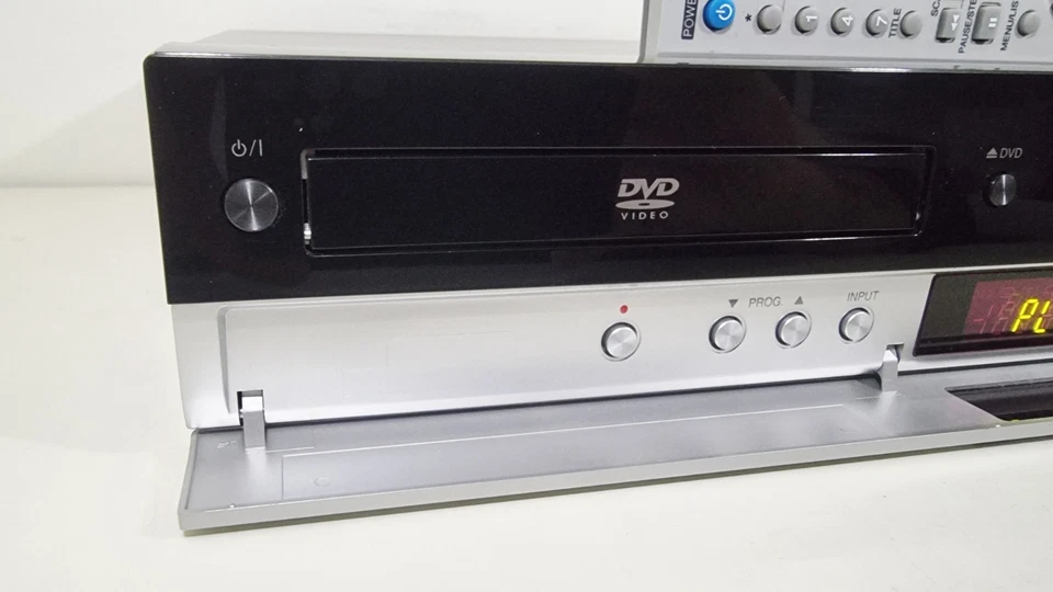 VIDEOREGISTRATORE COMBINATO DVD VHS LG V190 LETTORE CASSETTE VCR COMBO - Immagine 2 di 4