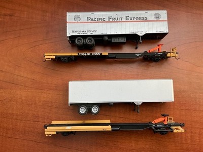 HO Walthers RTR 932-3981 TTX Trailer Train Front Runner Cars w/ Trailers