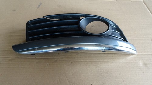 VW Jetta III 1K2 2.0 FSI  Stoßstangegitter rechts vorne 1K0853666H