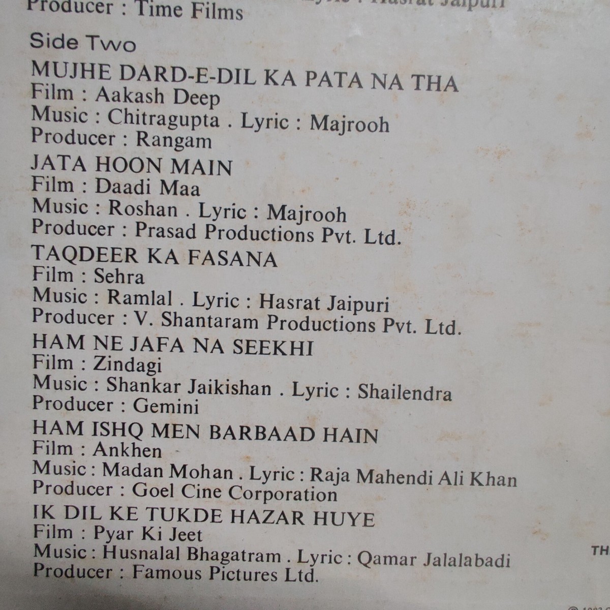 Neha Kakkar Kundi Mat Khadkao Raja Pallo Latke Maro Pallo Latke