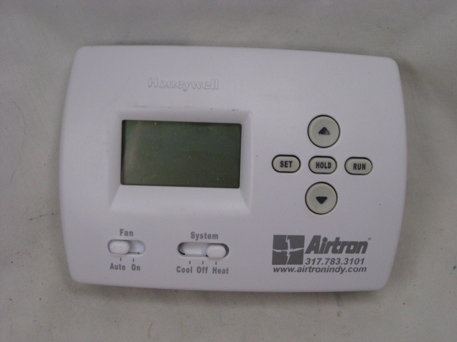 Honeywell TH4110D1007 Airtron Pro 5000 programmable thermostat heating