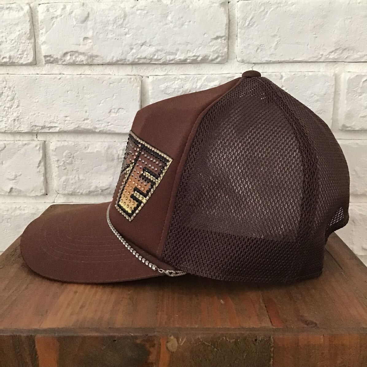 【A・BATHING APE】KISS LOGO TRACKER CAP 00s A・BATHING APE】KISS LOGO TRACKER CAP 00s