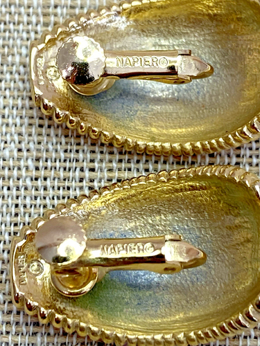 Vintage NAPIER 1" Gold-Tone Ribbed Scalloped Dome Screw Back Earrings - Picture 8 of 12