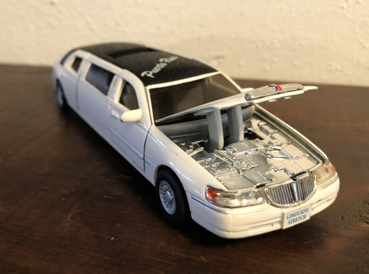 1999 Lincoln Town Car Stretch Limousine White Kinsmart 1/38 Scale