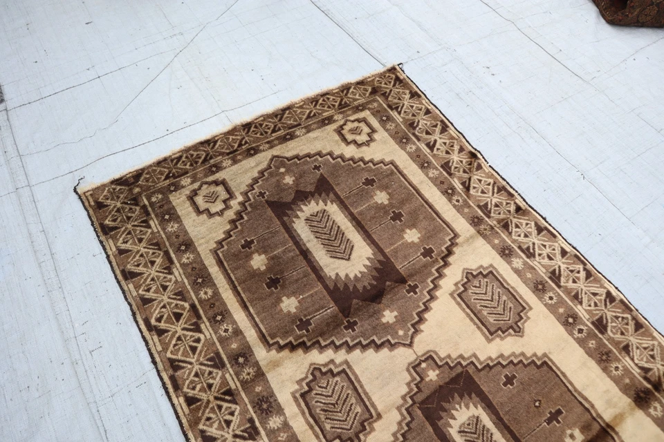 Alfombra medallón de lana con tintes vegetales anudada a mano de 4'5x8'3 pies - Alfombra beige rosa para dormitorio Foto 4 de 4