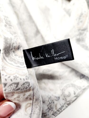 Mantel Nicole Miller Home Beige Blanco Gris Paisley Mezcla Algodón 114X60 - Imagen 8 de 13