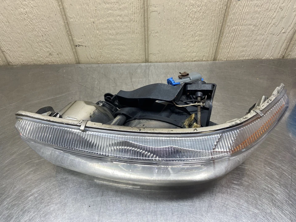 ✅🛑(DENALI 2002) OEM Passenger Headlamp Assembly GMC YUKON XL 1500 (C18) - Image 3 of 4