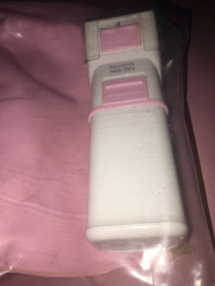 Afeitadora recargable para mujer Panasonic Close Curves húmeda/seca Foto 2 de 3