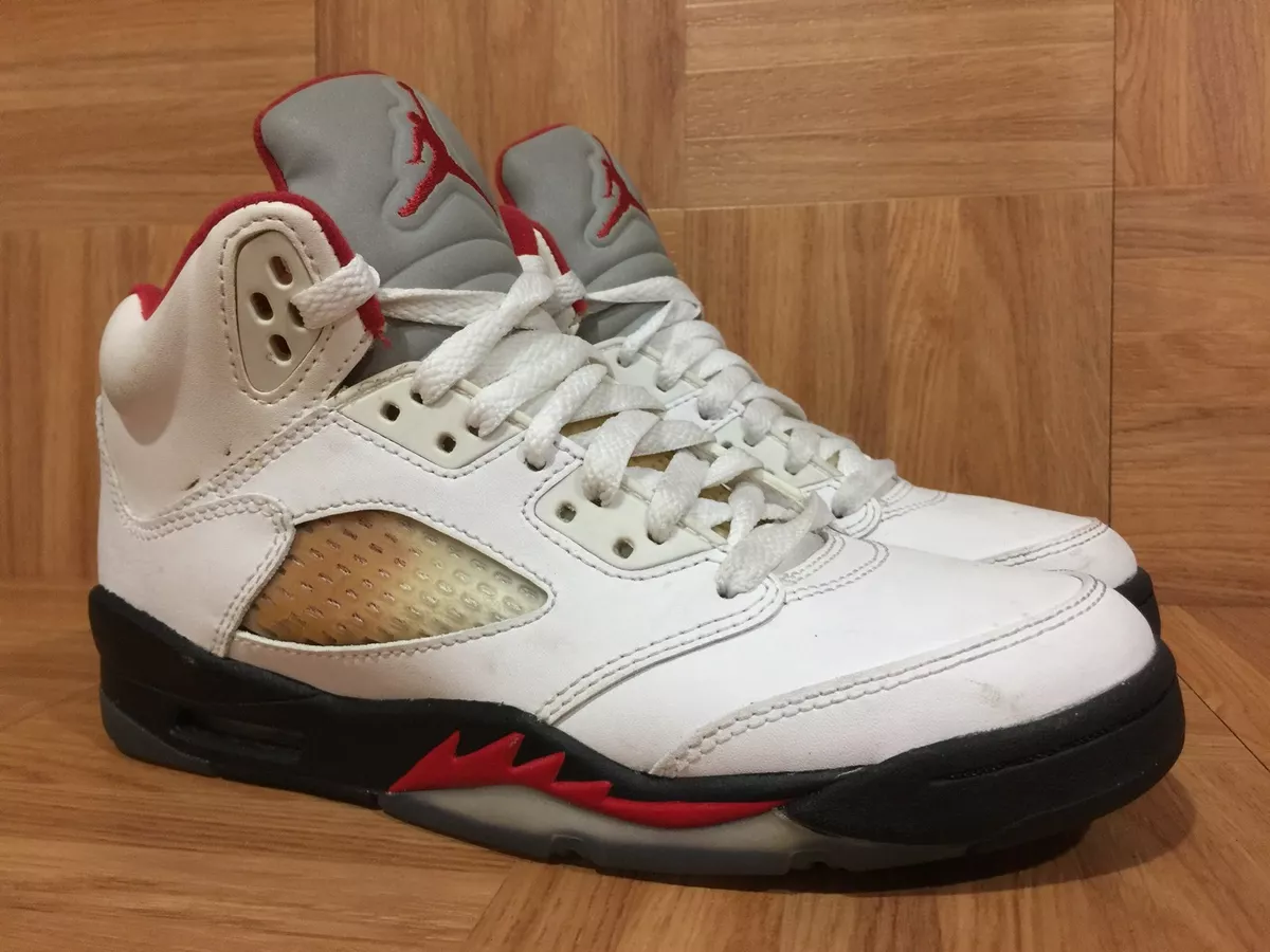 Jordan 5 blanco con rojo sale