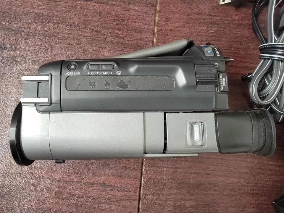 Videocámara Sony Handycam CCD-TR930 - Hi8 - Probada/Funciona Foto 3 de 4