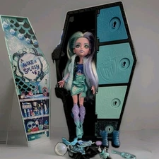Monster High Lagoona Blue Skulltimate Secrets Fearidescent Doll & Casket Locker