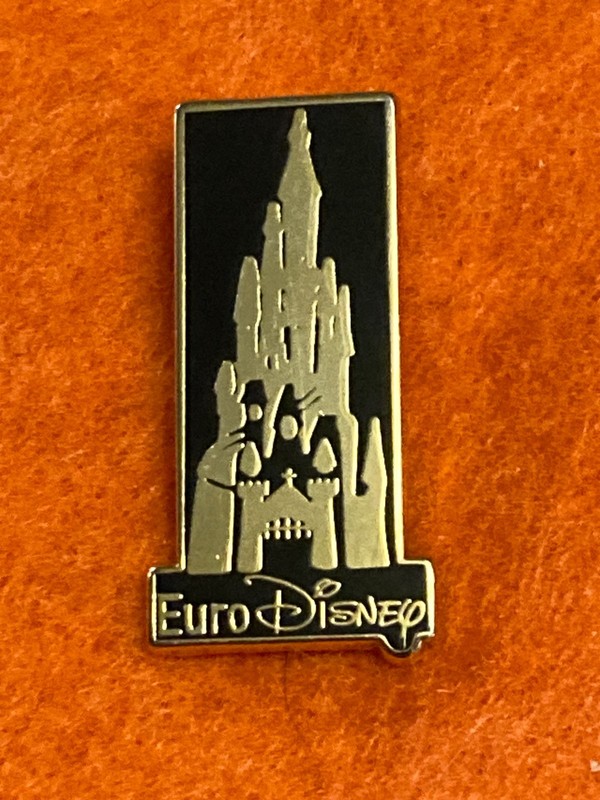 864    EuroDisney Gold and Black Castle Pin (B)