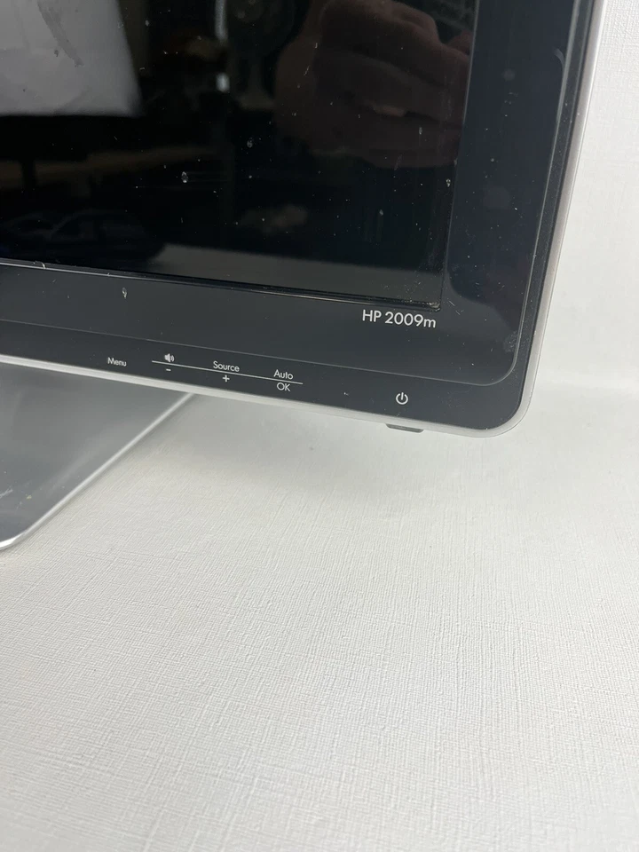 HP 2009M Glossy Screen 20” LCD Monitor 1600 x 900 DVI VGA - Image 4 of 4