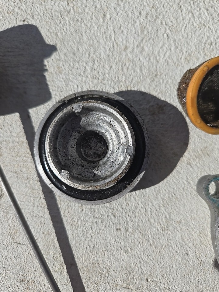 87 Yamaha Warrior 350 Oil Filter Cover Cap, oil drain plug, dipstick