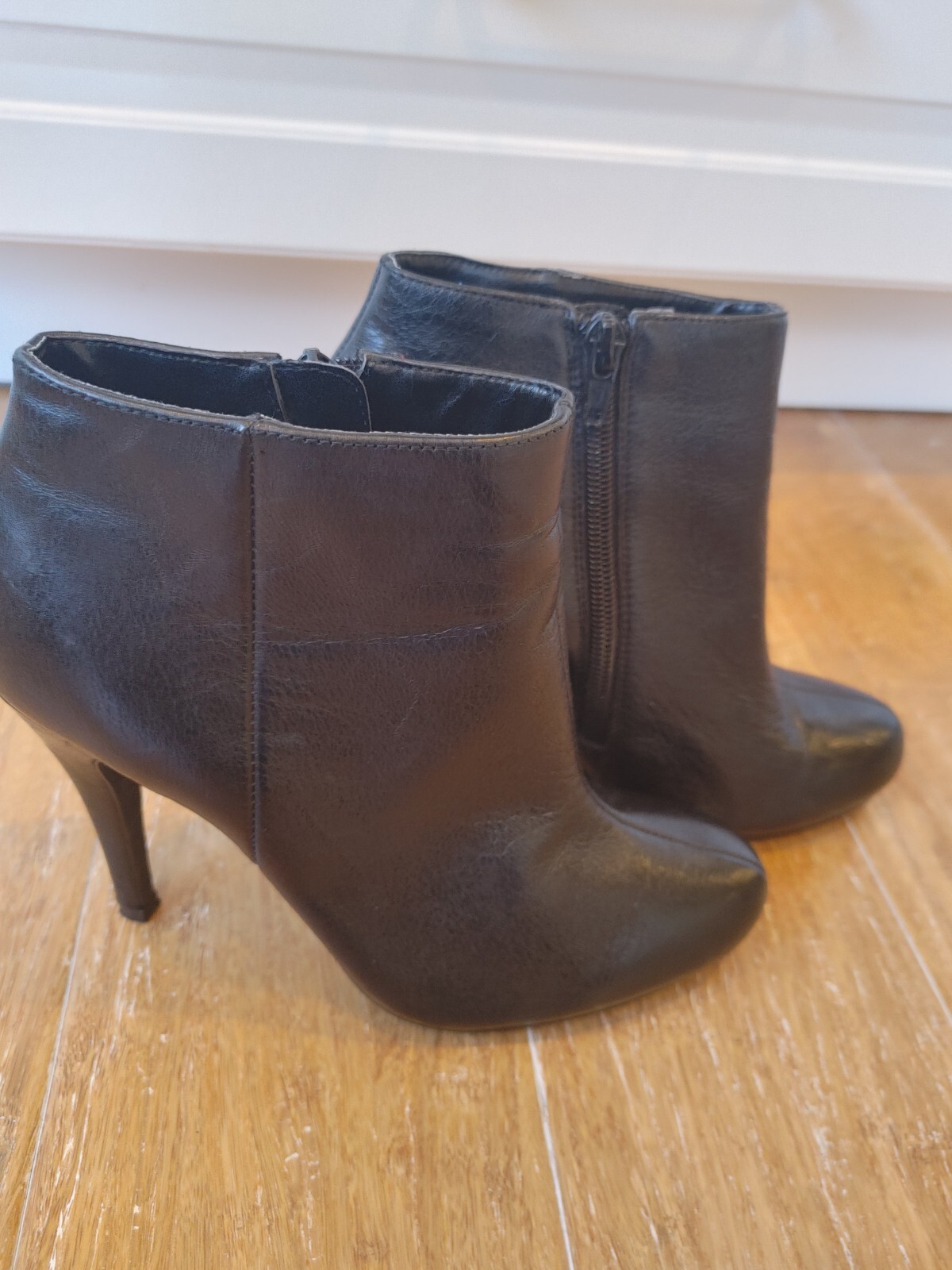 Steve Madden Black Leather Ankle Booties Size 6.5 with 4