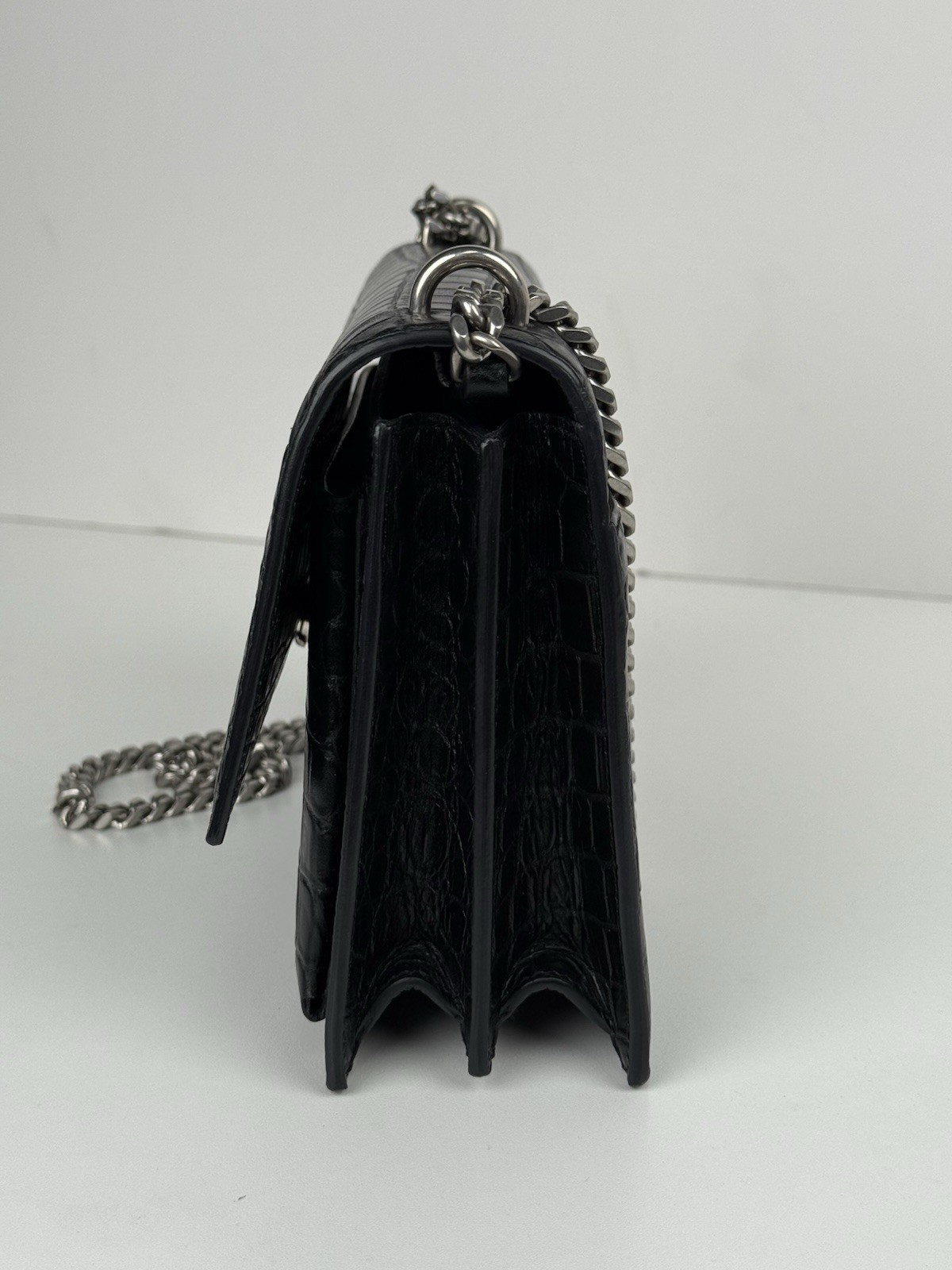 Borsa a tracolla Saint Laurent Sunset in pelle di coccodrillo nera con catena media