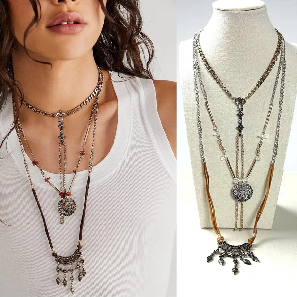 Collar en capas Free People Can't Stand The Rain nuevo con etiquetas cadena de gamuza con dije bohemio
