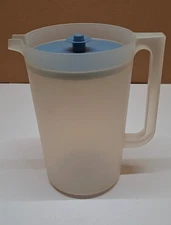 Tupperware Clear Pitcher 4.5 Qt Large w/ Blue Push Lid 1416-2 Vintage