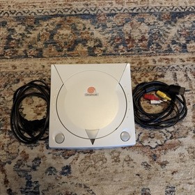 Sega Dreamcast Console HKT-3020, 2 Controllers, 2 VMUs,Rumble Pack. 6 games+more