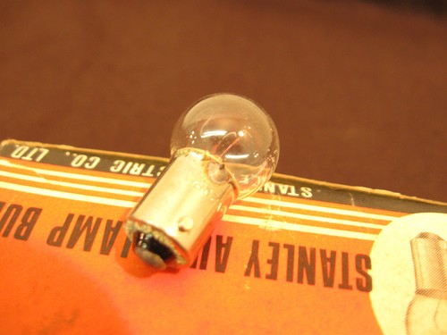 NEW STANLEY 6 VOLT 2 CANDLEPOWER HEADLIGHT BULB - BASE - BA9S A512 - Picture 2 of 2