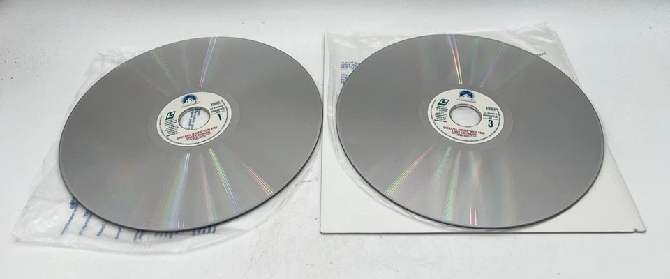 INDIANA JONES RAIDERS OF THE LOST ARK, TEMPLE OF DOOM, LAST CRUSADE LASERDISCS - Imagem 4 de 4