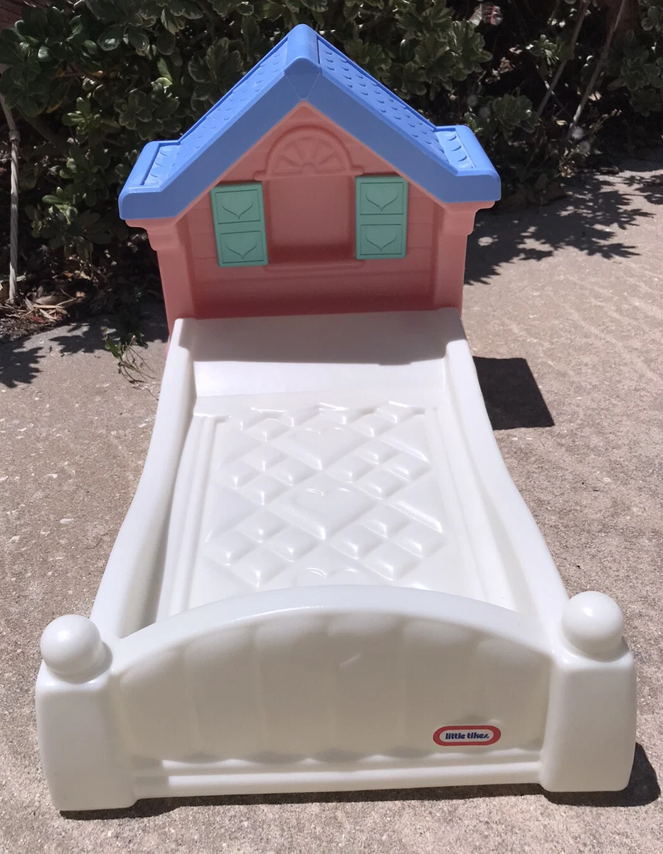 Little tikes baby doll bed deals